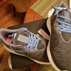 NIB Adidas alphabounce